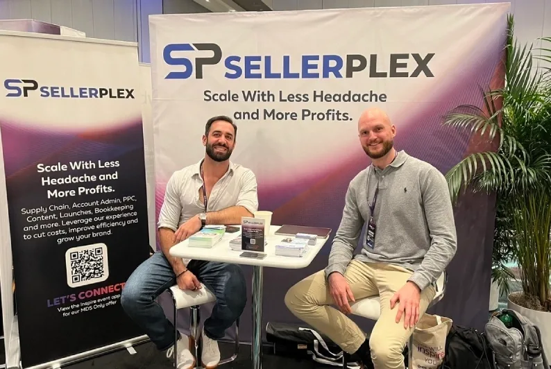 Menno Gottmer en Nate, oprichter van SellerPlex, aan de SellerPlex-stand op een vakbeurs